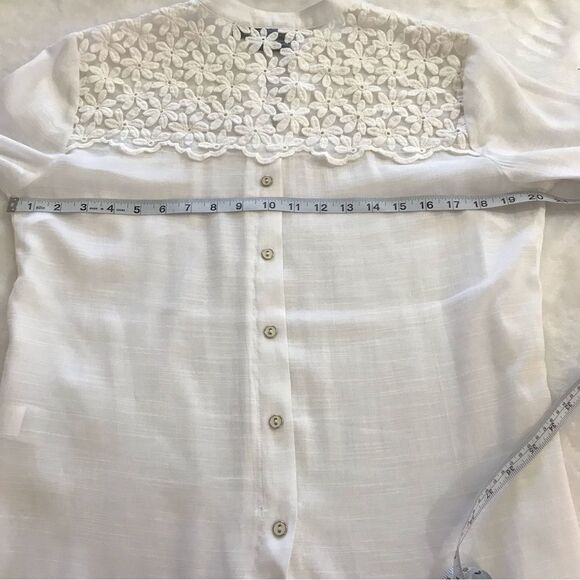 Tribal Womens 8 Daisy Embroidered Roll Tab Sleeve Button Up White Coastal Beachy - Picture 10 of 12